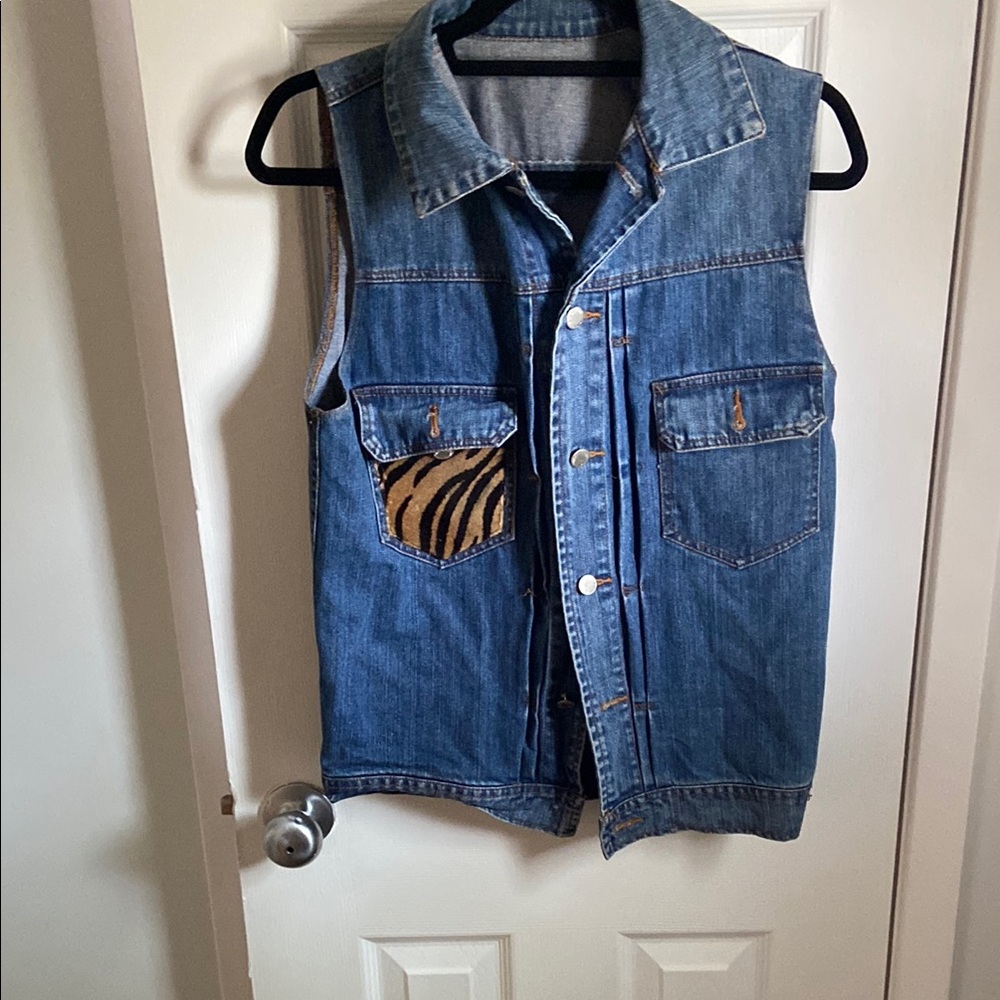 Denim Sleeveless Jacket with Animal Print Pockets